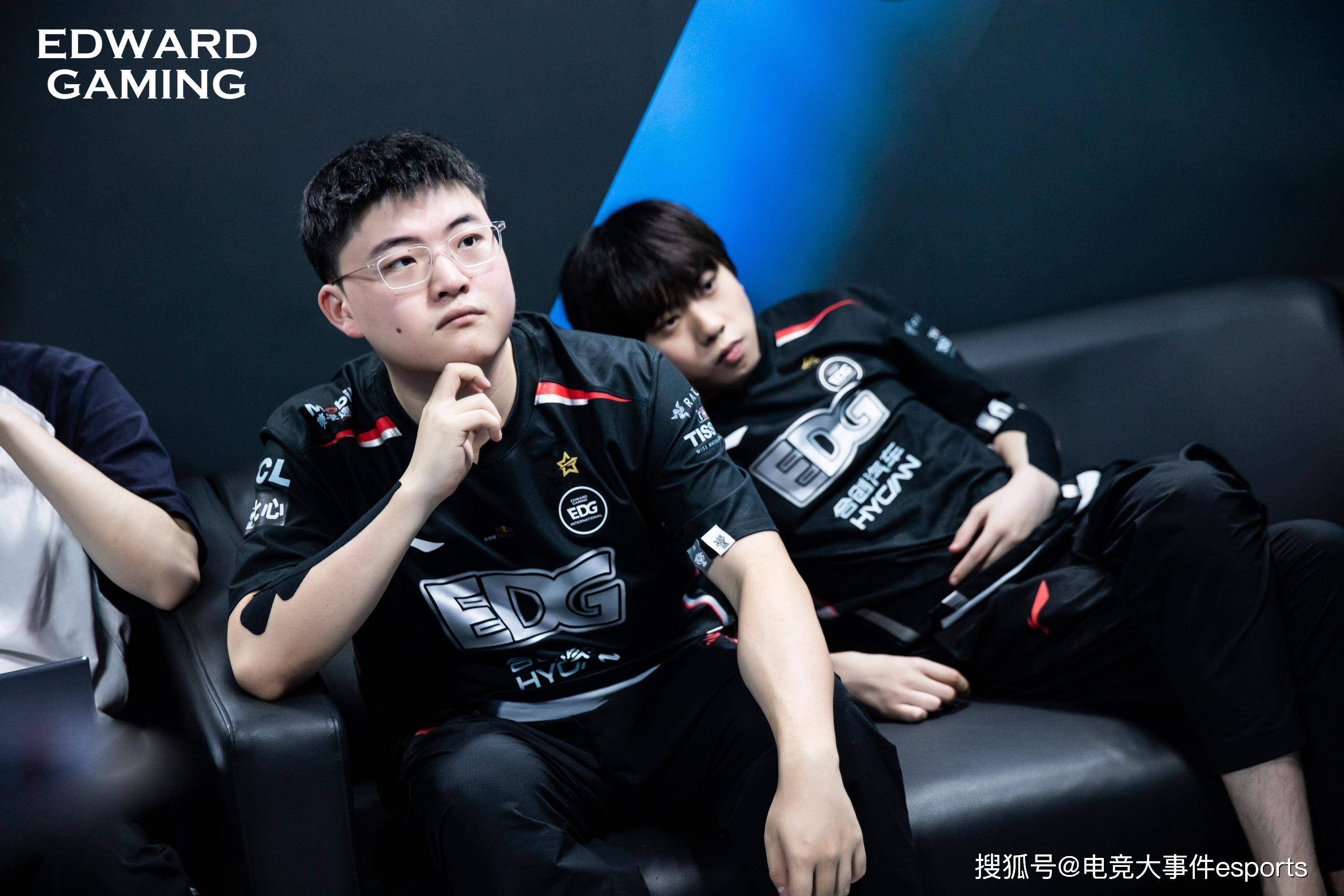 关于EDG绝杀FLY,Uzi单局斩获MVP四强赛3:0(巴黎)的信息 关于EDG绝杀FLY,Uzi单局斩获MVP四强赛3:0(巴黎)的信息