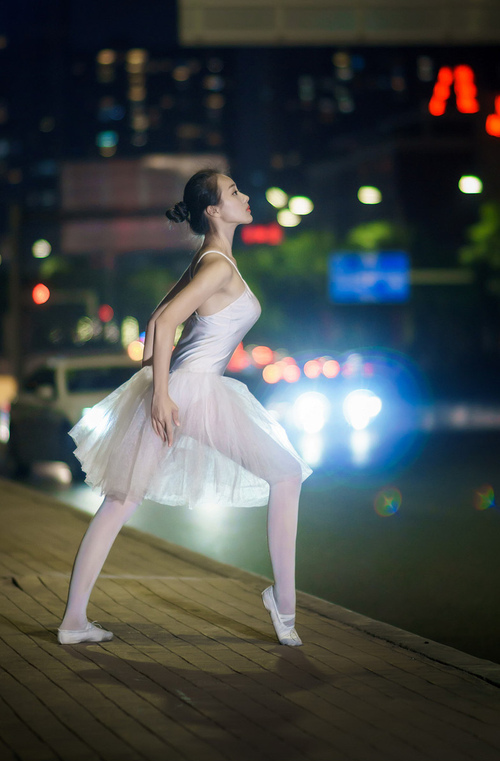 华体会app-佛罗伦萨的跨界风暴，牙买加单节奇迹与门迪的F1街道赛主宰